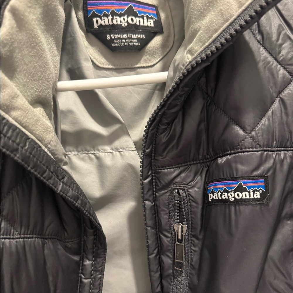 Patagonia Women’s Dark Grey Puffer Jacket - Size Small